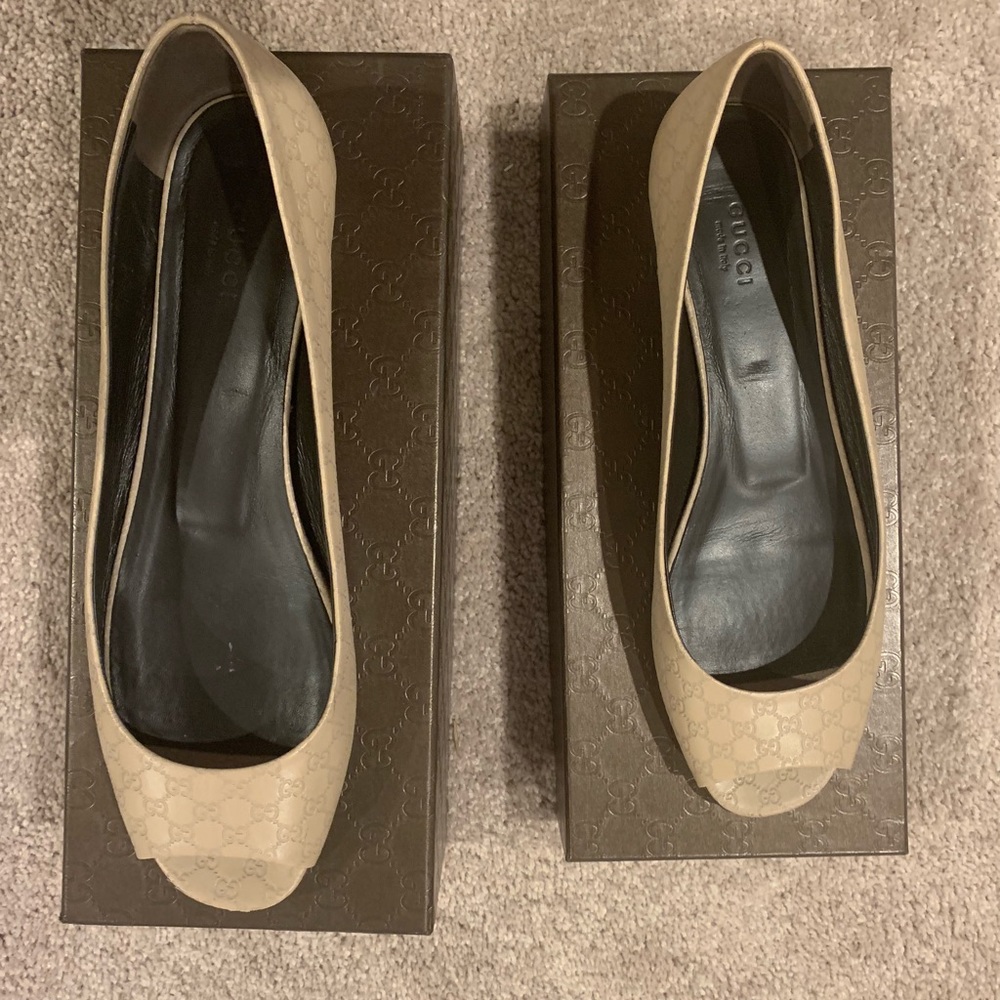 Gucci peeptoe flats